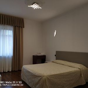 Zimmer mit Queensize-Bett